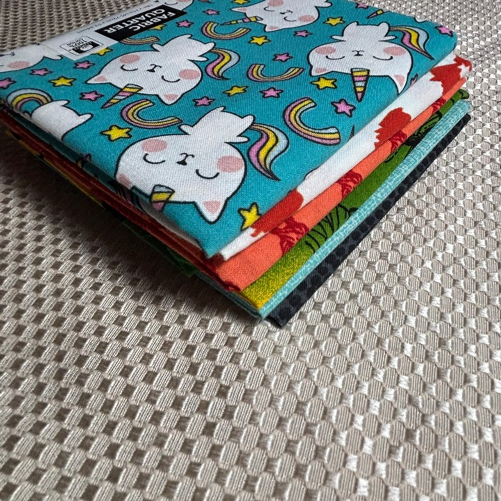 Fabric Quarter Bundle – 6 Pack, 100% Cotton, Assorted Prints (15.75 Sq Feet) - Picture 3 of 6